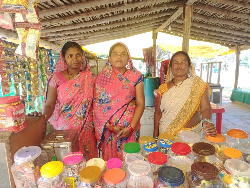 सुर डोंगर में निवासित महिलाये (bhangaram mela)