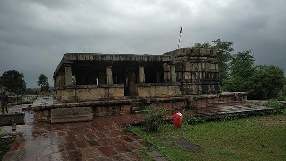 Battisa Shiv Temple of Barsur