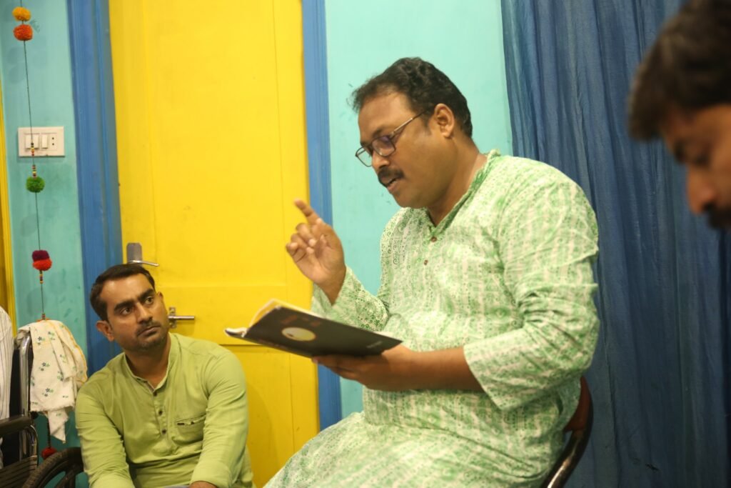 परिचय -------------------------------------------------- पीयूष कुमार सह सम्पादक - 'सर्वनाम' पत्रिका प्रकाशन - सेमरसोत में सांझ (कविता संग्रह) भारतीय ज्ञानपीठ द्वारा प्रकाशित।