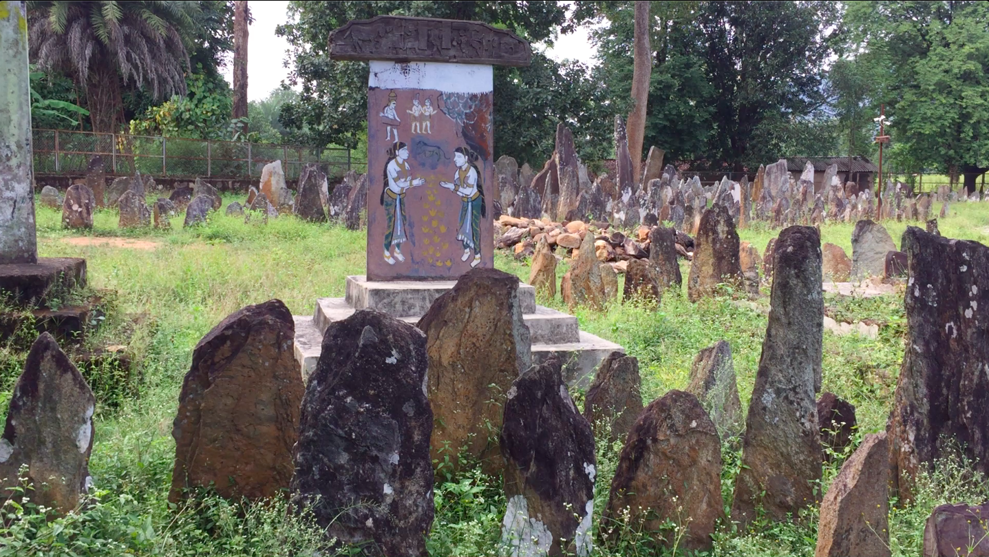 200 Year Old Dead Pillars। 200 साल पुराने मृतक स्तंभ